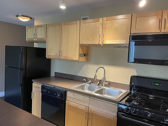 2nd image of 600 E 8th St APT 4R