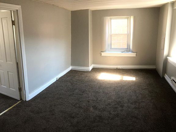 4th image of 546 Harmony St #2