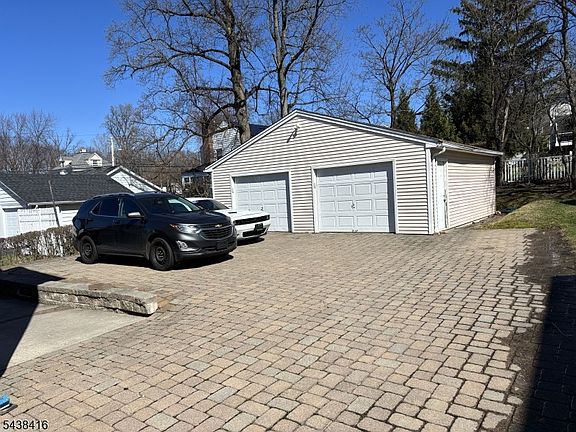 2nd image of 17 Garrett St