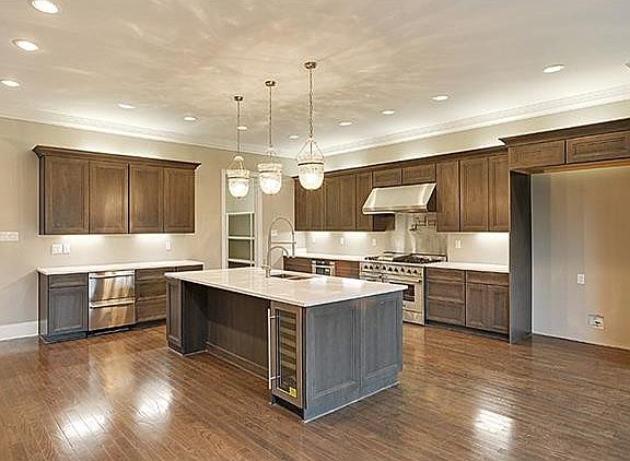 4th image of 419 Sharon Dr
