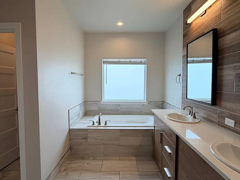 1808 Somers Ln — Photo 18