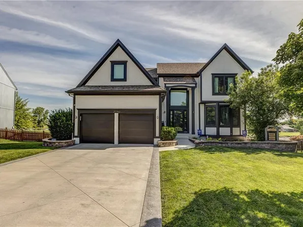 20783 S Skyview Ln, Spring Hill, KS 66083