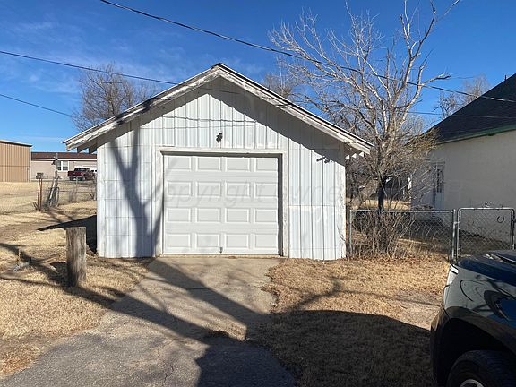 2nd image of 403 Oak St