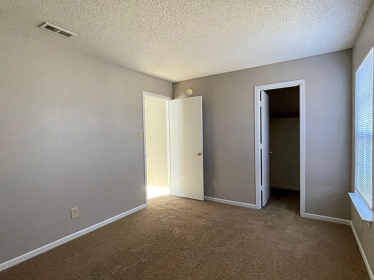 2594 Chilton Dr — Photo 17