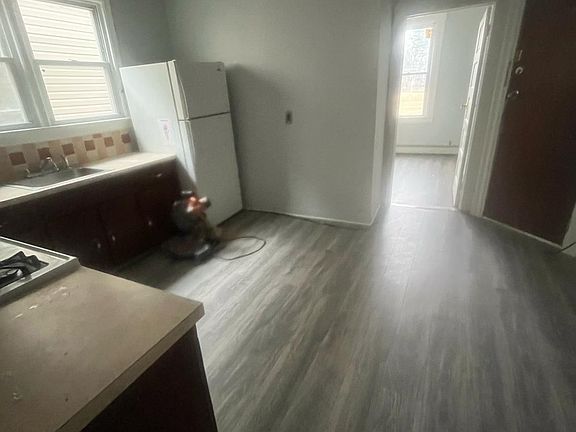 3rd image of 90 N Park St #1L