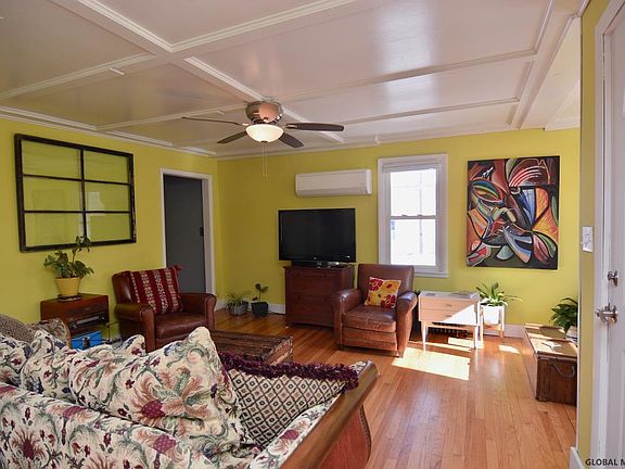 5th image of 115 W Circular St
