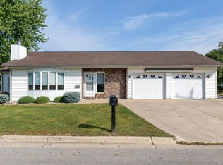 1327 Circle Dr, Aplington, IA 50604