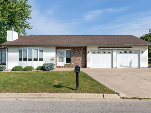 1327 Circle Dr, Aplington, IA 50604