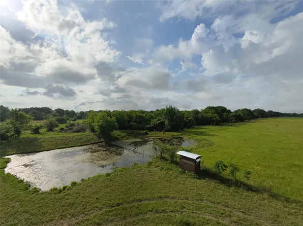 415 Veterans Memorial Dr, Navasota, TX 77868