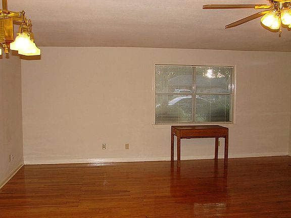 5th image of 817 Dollins St
