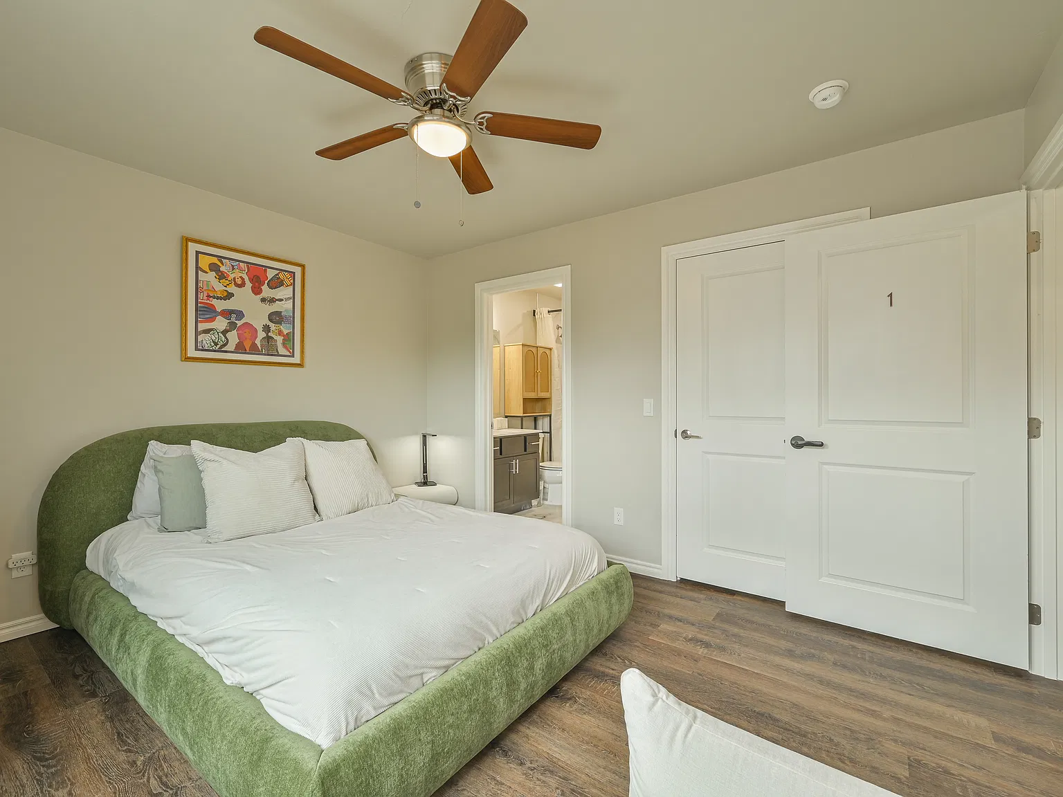 1 bed, 1.5 bath, 1250 sqft, $1,100 — Photo 1