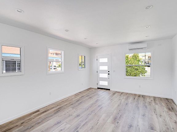 3rd image of 1144 E Wilson Ave #1144