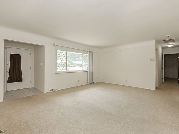 3rd image of 476 Karl Dr