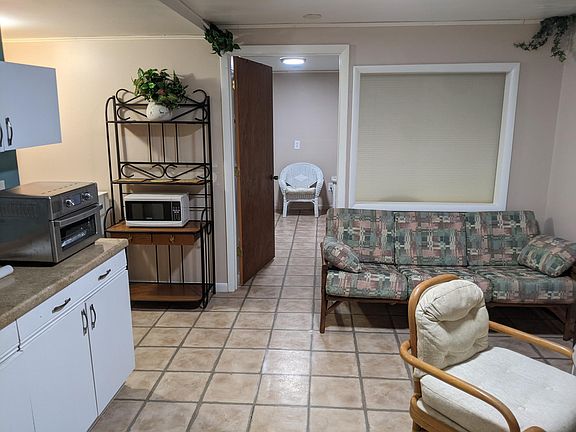 4th image of 811 Winthorne Ct #B