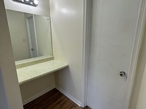 4th image of 1609 Donington Ct APT A