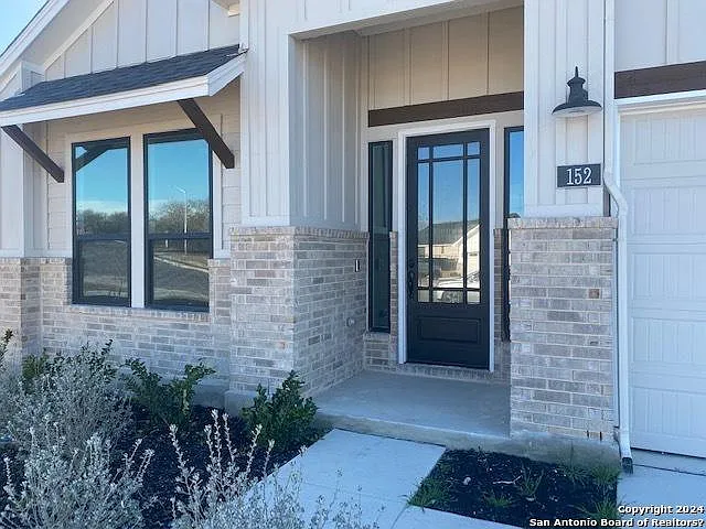 4 bed, 2477 sqft, $3,100 — Photo 2