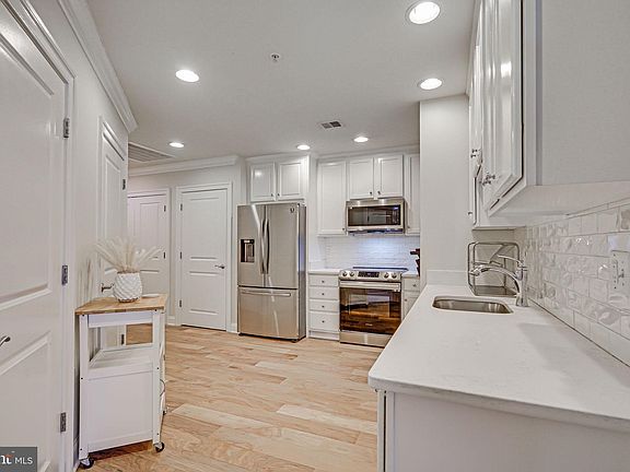 5th image of 3625 10th St #507