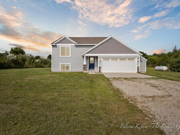 15727 Albrecht Ave NE, Cedar Springs, MI 49319