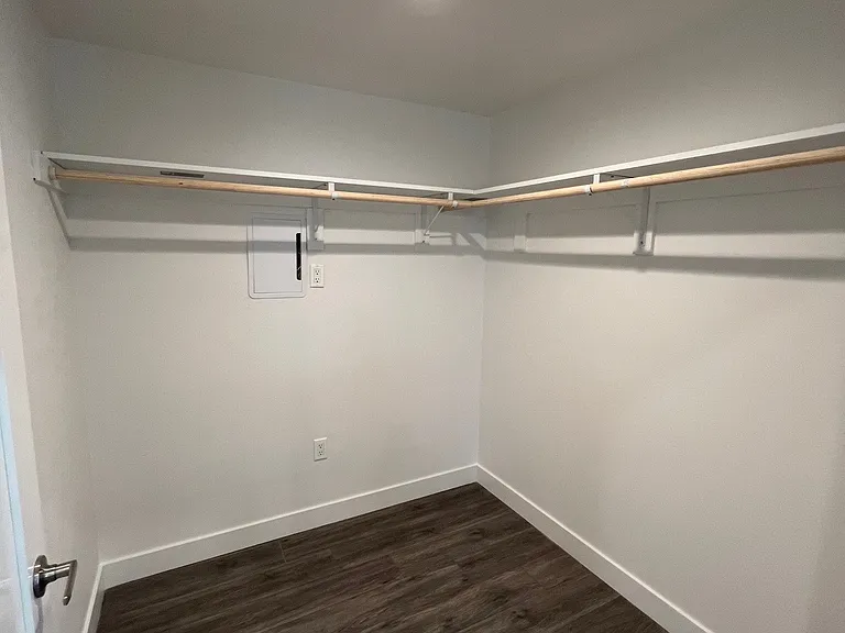 Glenoaks Residences — Photo 36
