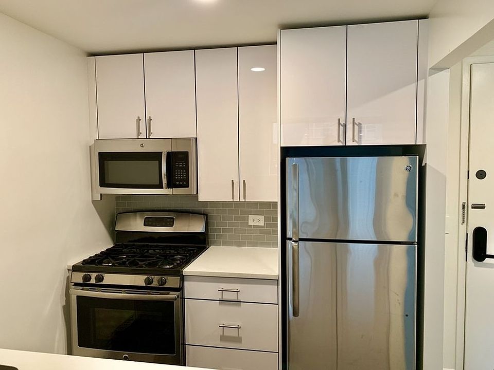 1st image of 520 W 43rd St APT 33J