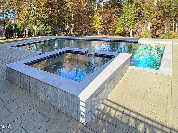 4th image of 3320 Heathrowe Grove Ct