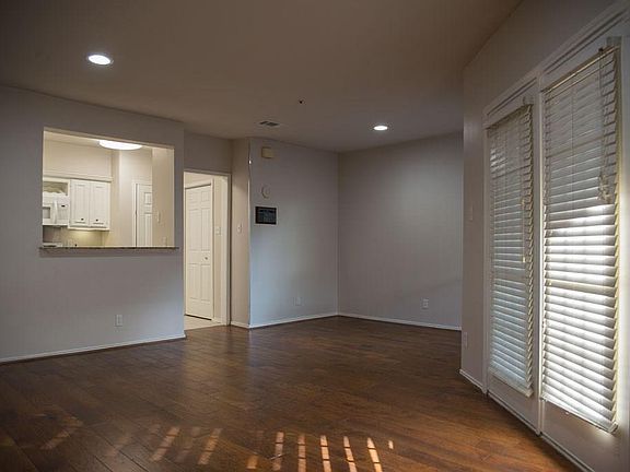 2nd image of 4501 Druid Ln APT 121