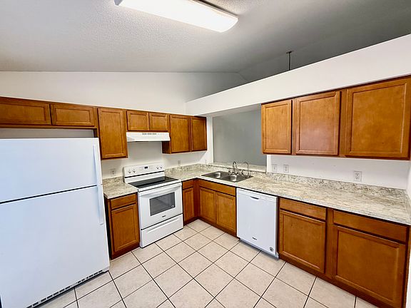 3rd image of 1128 Jade East Ln