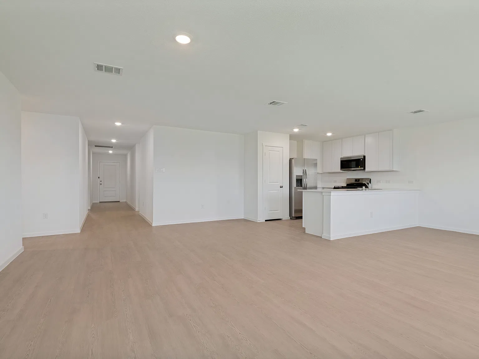 4 bed, 1867 sqft, $3,100 — Photo 2