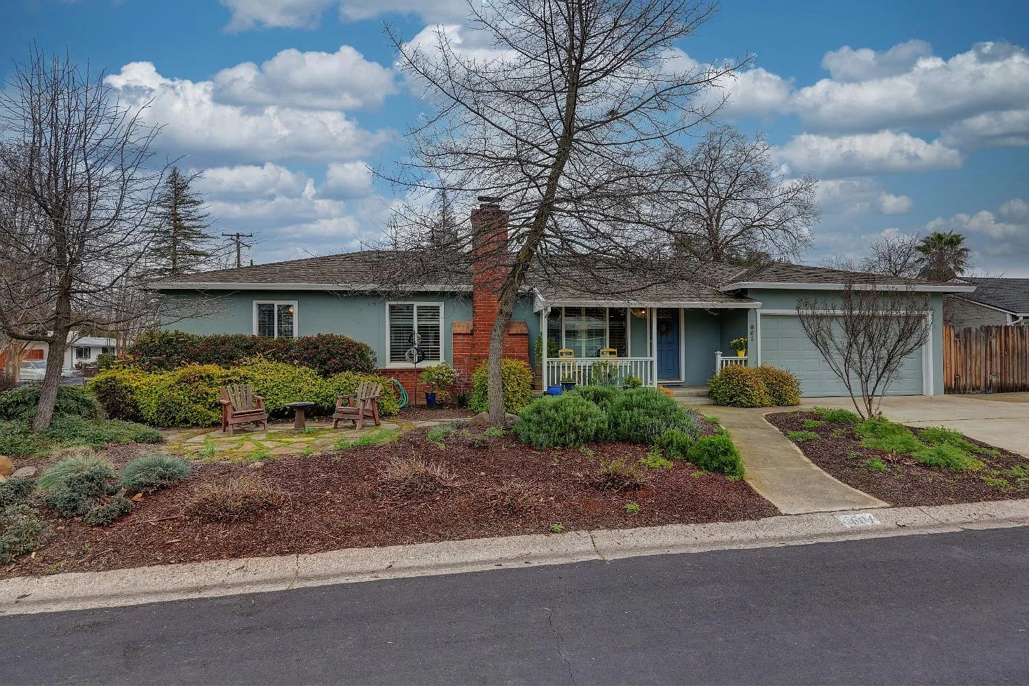 601 Clarice Ln photo 1