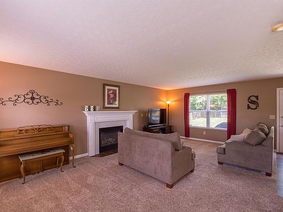 2nd image of 880 Weeping Willow Ln