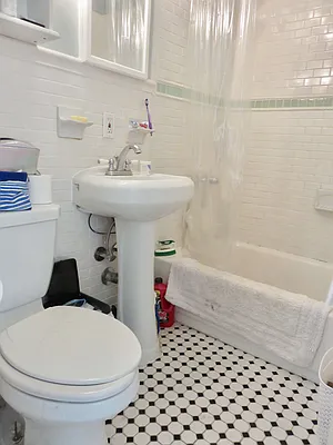 Rented by Space Real Estate | media 39