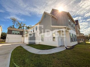 310 Huisache St, Lake Jackson, TX 77566