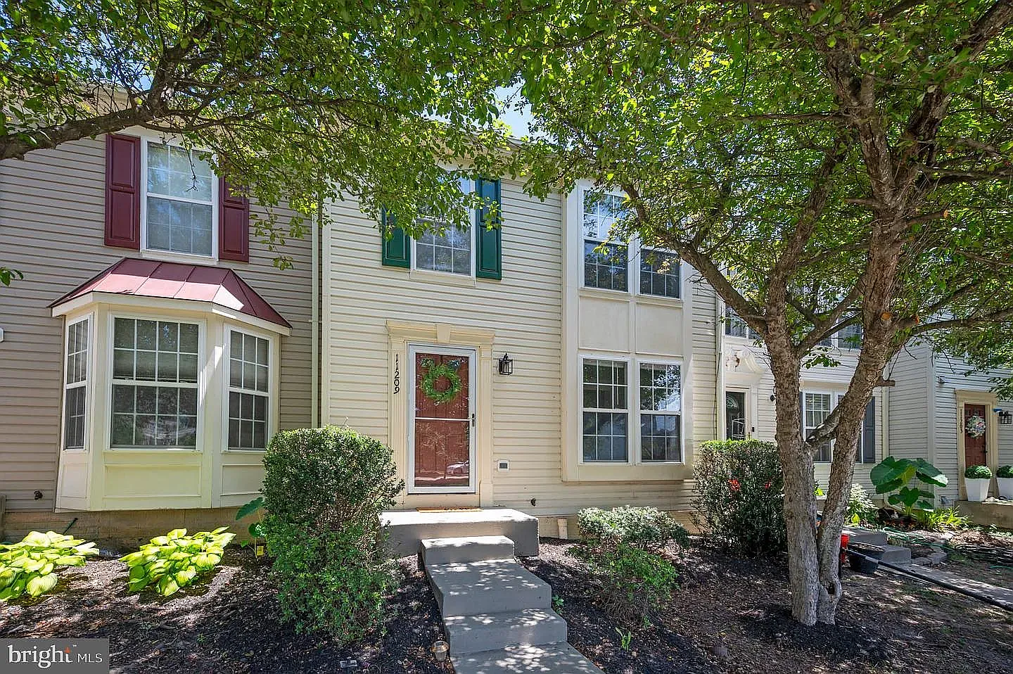 4 bed, 3.5 bath, 1942 sqft, $2,900 — Photo 2