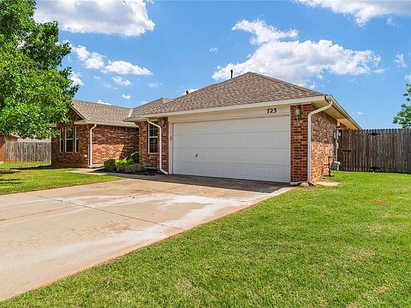3rd image of 723 E Forest Court Ln