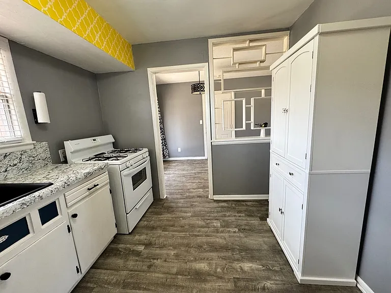 400 W Madison St — Photo 8