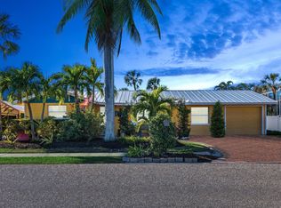 216 85th St, Bradenton Beach, FL 34217