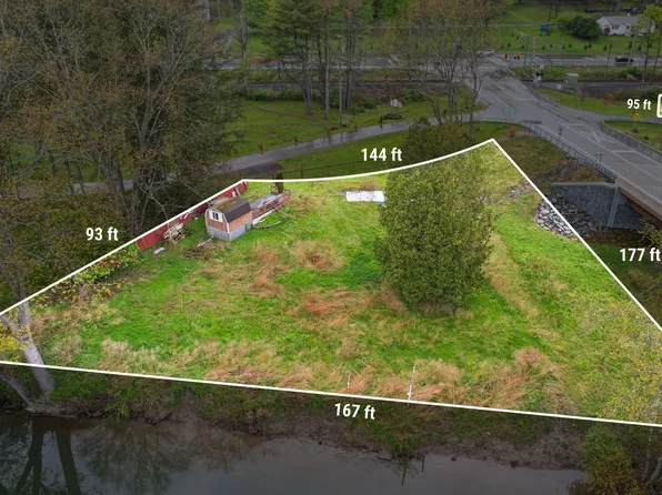 106 Highland Ln, Chenango Forks, NY 13746