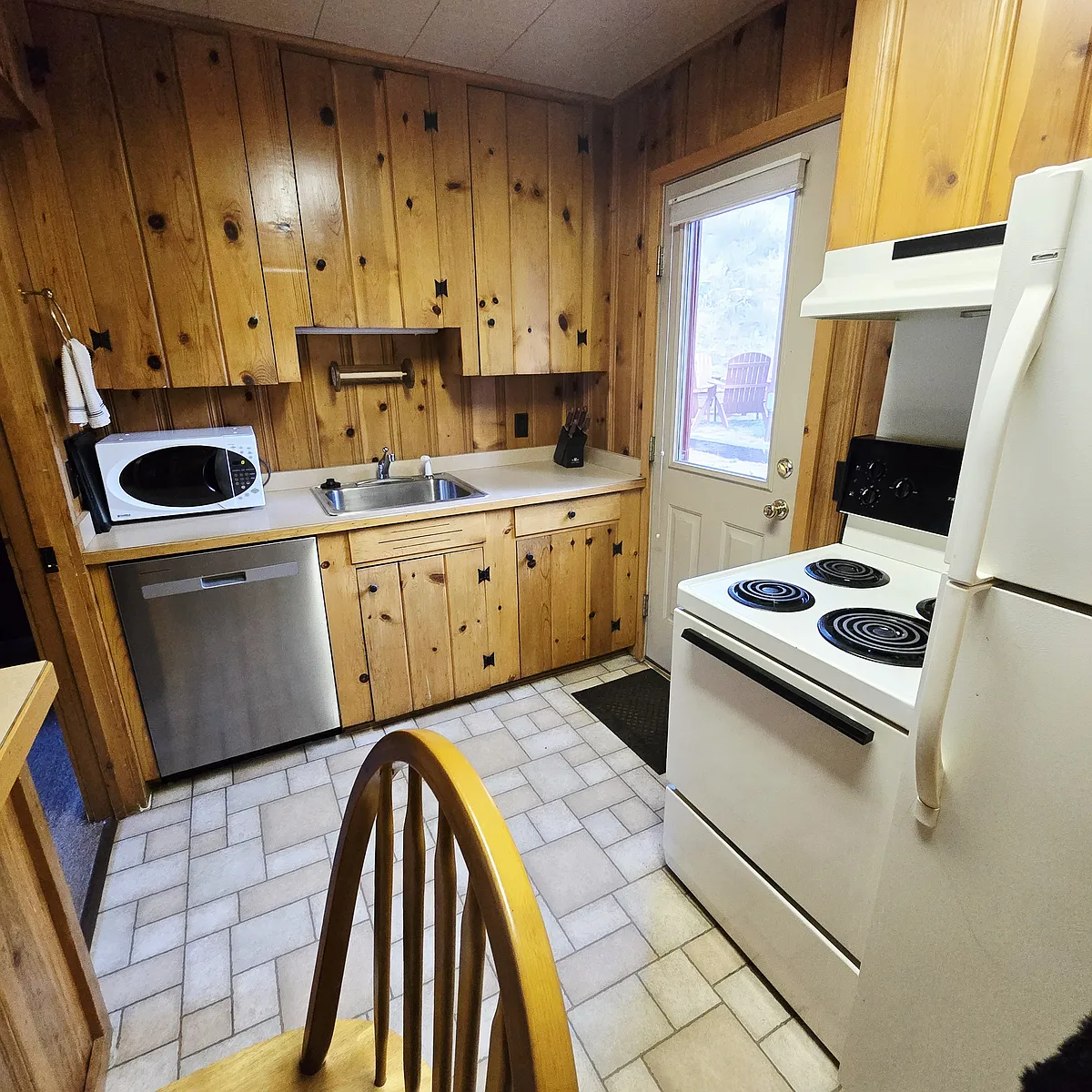 Building Photo - 653 Castle Mountain Rd #C
