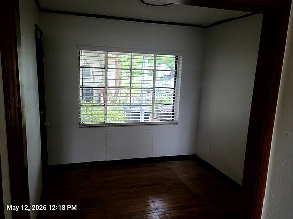 3rd image of 1620 N Westmoreland Dr