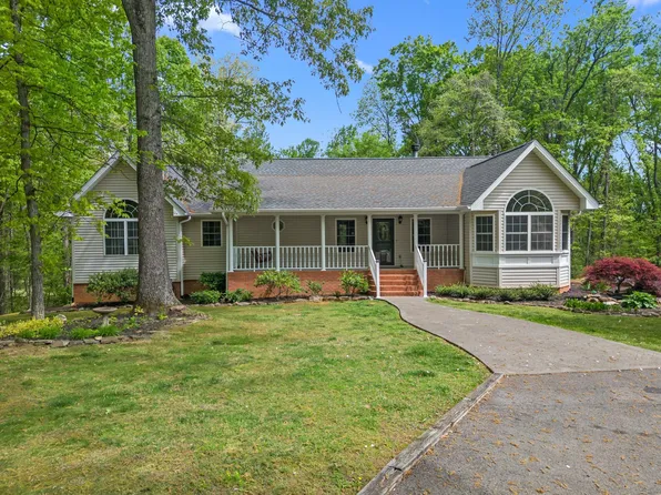 2180 Ranch Rd, Dandridge, TN 37725