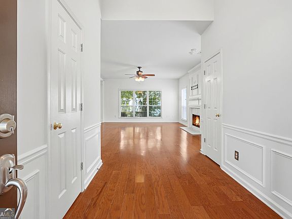 3rd image of 513 Stepney Ct SE
