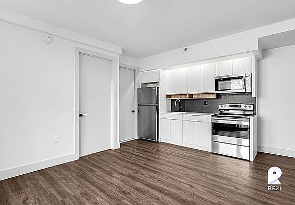 3rd image of 2069 Honeywell Ave APT 3G