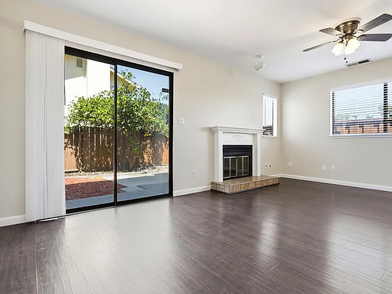 498B Beck St — Photo 7