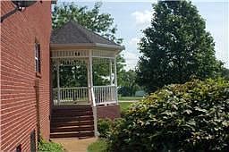 3rd image of 2712 Brenda St