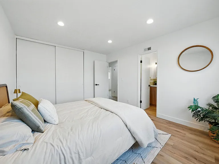 1472 Loma Ln — Photo 22