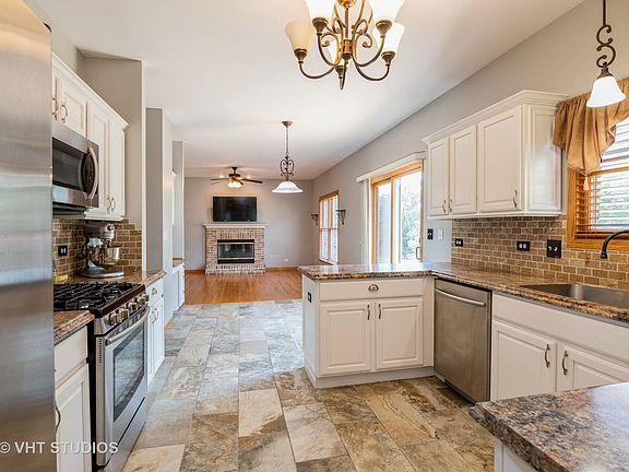 4th image of 614 Aspen Ct