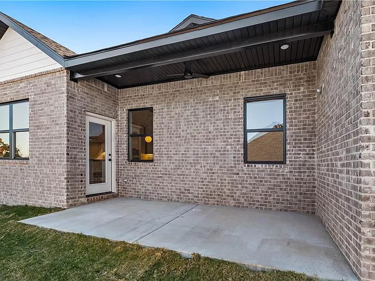 1810 Peacock Rd — Photo 24