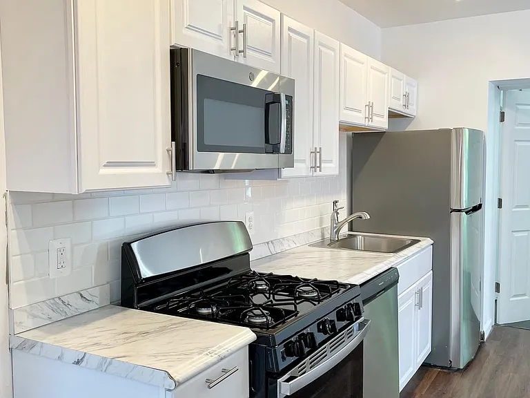 1838 C St SE #2 — Photo 3