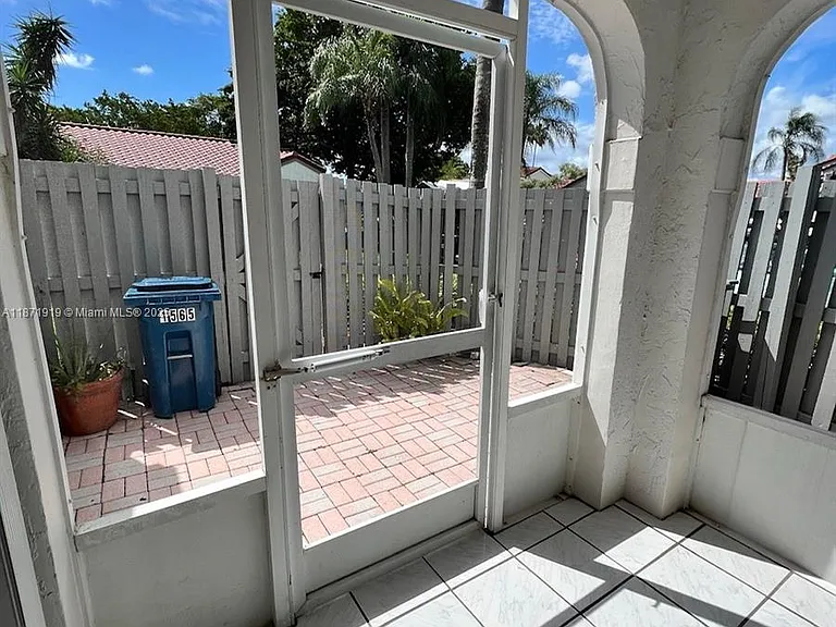 1565 Springside Dr — Photo 6