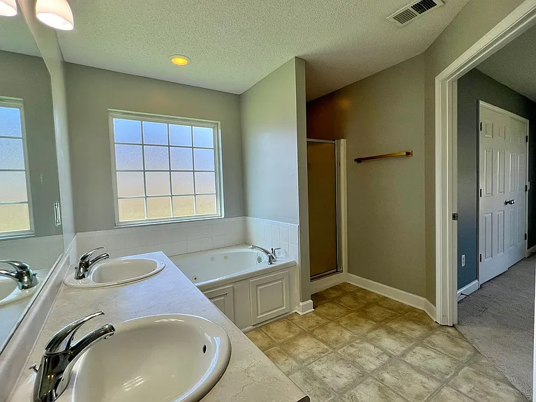 110 Auburn Cir — Photo 17